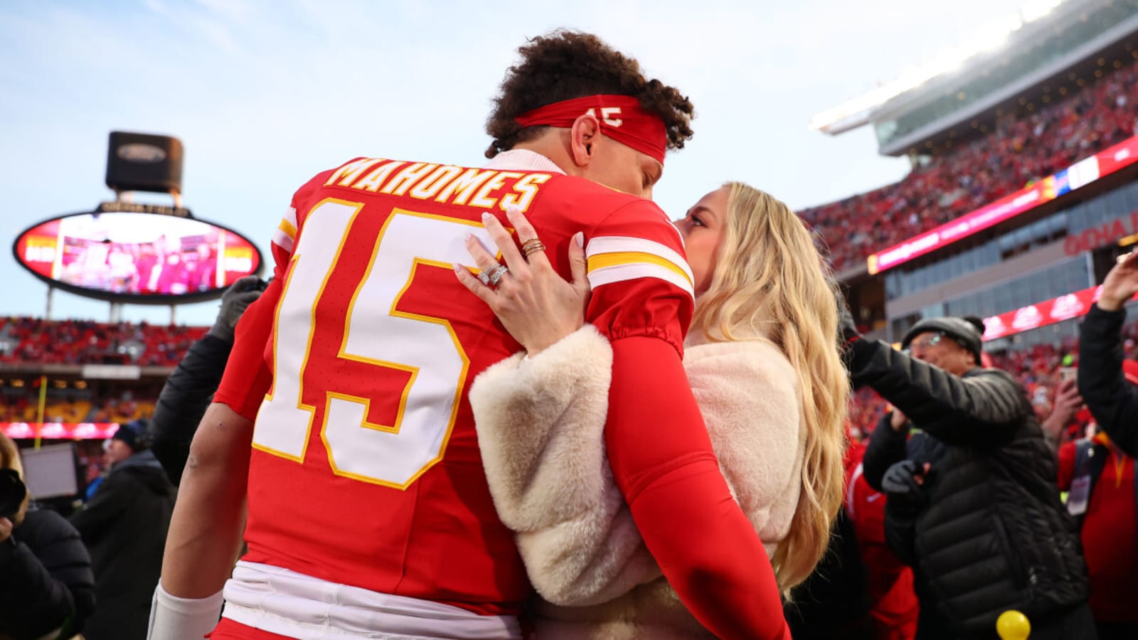 Brittany Shares Chiefs&#39; Patrick Mahomes&#39; Rare &#39;Dad&#39; Moment