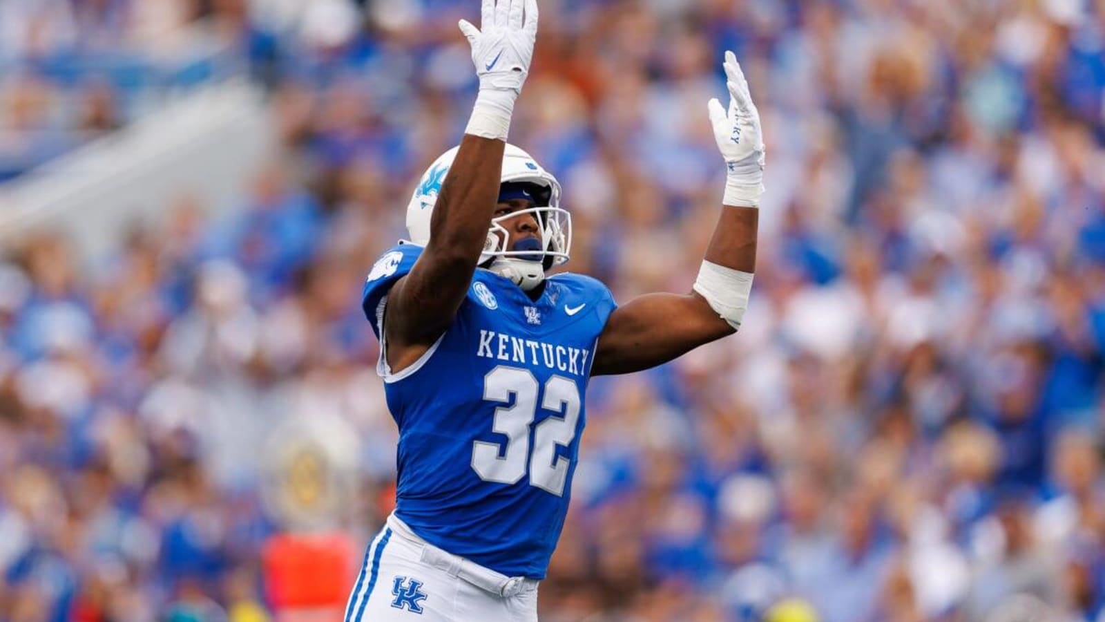 Kentucky Briefing: Trevin Wallace leads the SEC in sacks three games into the season