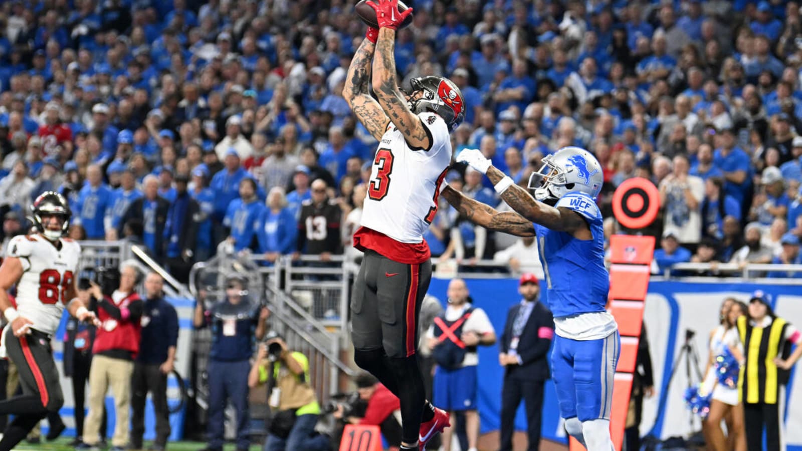 Jets Free Agency Notes: Mike Evans Available?