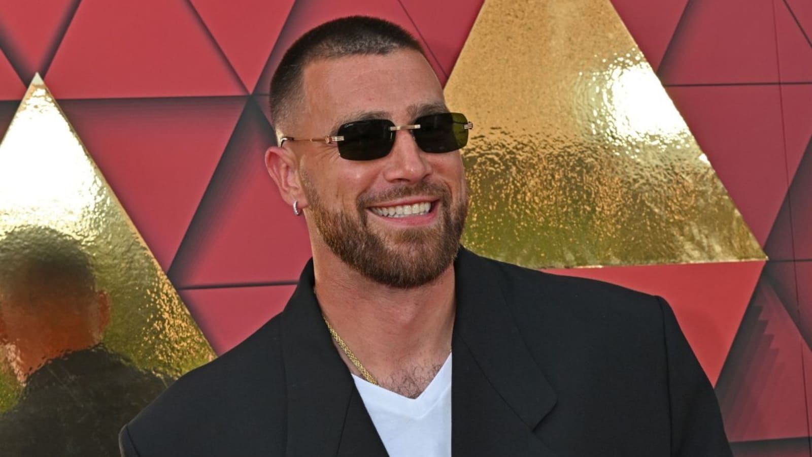 Chiefs&#39; Travis Kelce Receives Prestigious Award