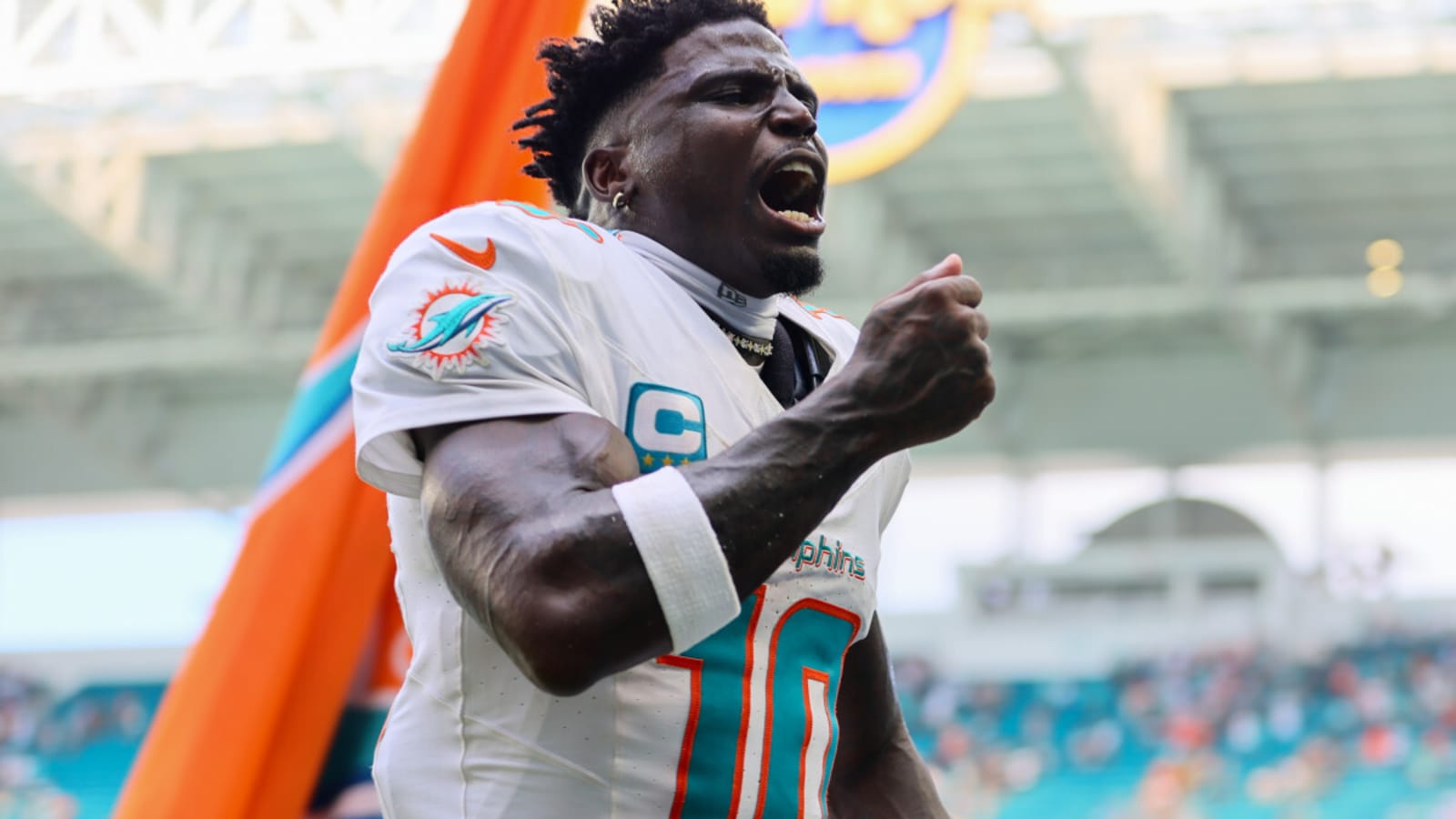 Former Chiefs Star Sends Tyreek Hill a message, Hints at Kansas CIty Return