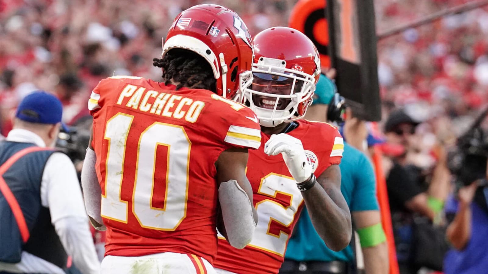 Latest Chiefs depth chart reveals changes in all phases Yardbarker