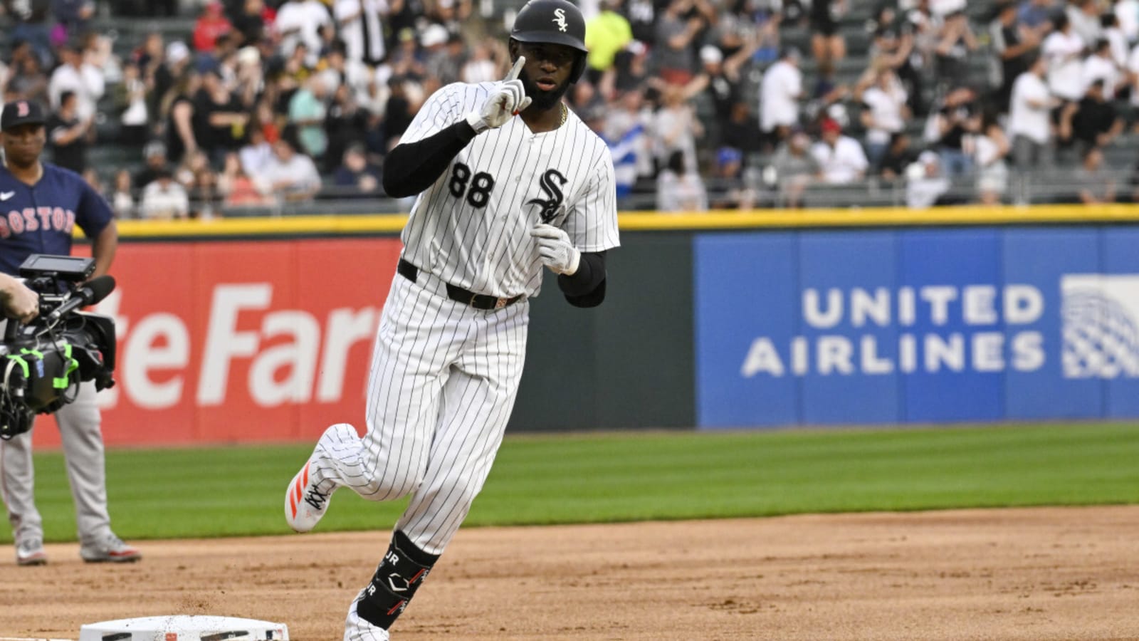 Luis Robert Jr. on Mets&#39;, Phillies&#39; Radar: Trade Buzz Grows