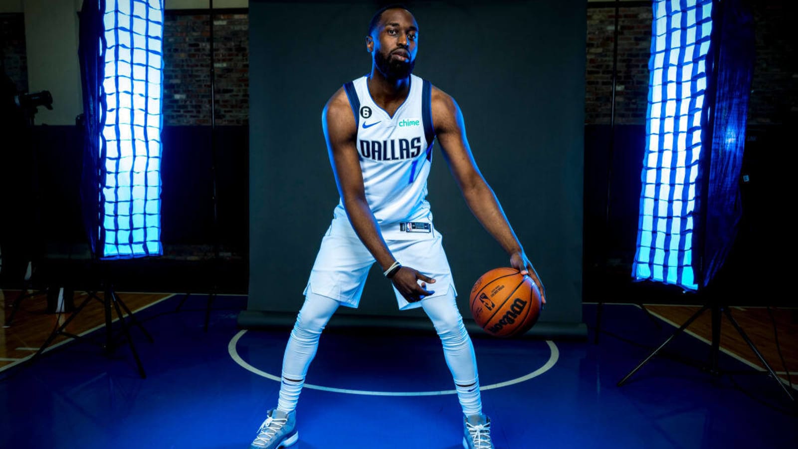 Mavs Preseason Profile: Will New NBA Rule Affect Theo Pinson&#39;s Good Vibes?