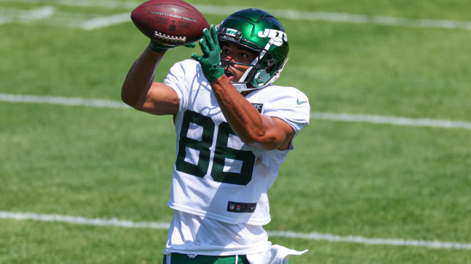 Jets Elevate Receiver and Offensive Guard for Week 8