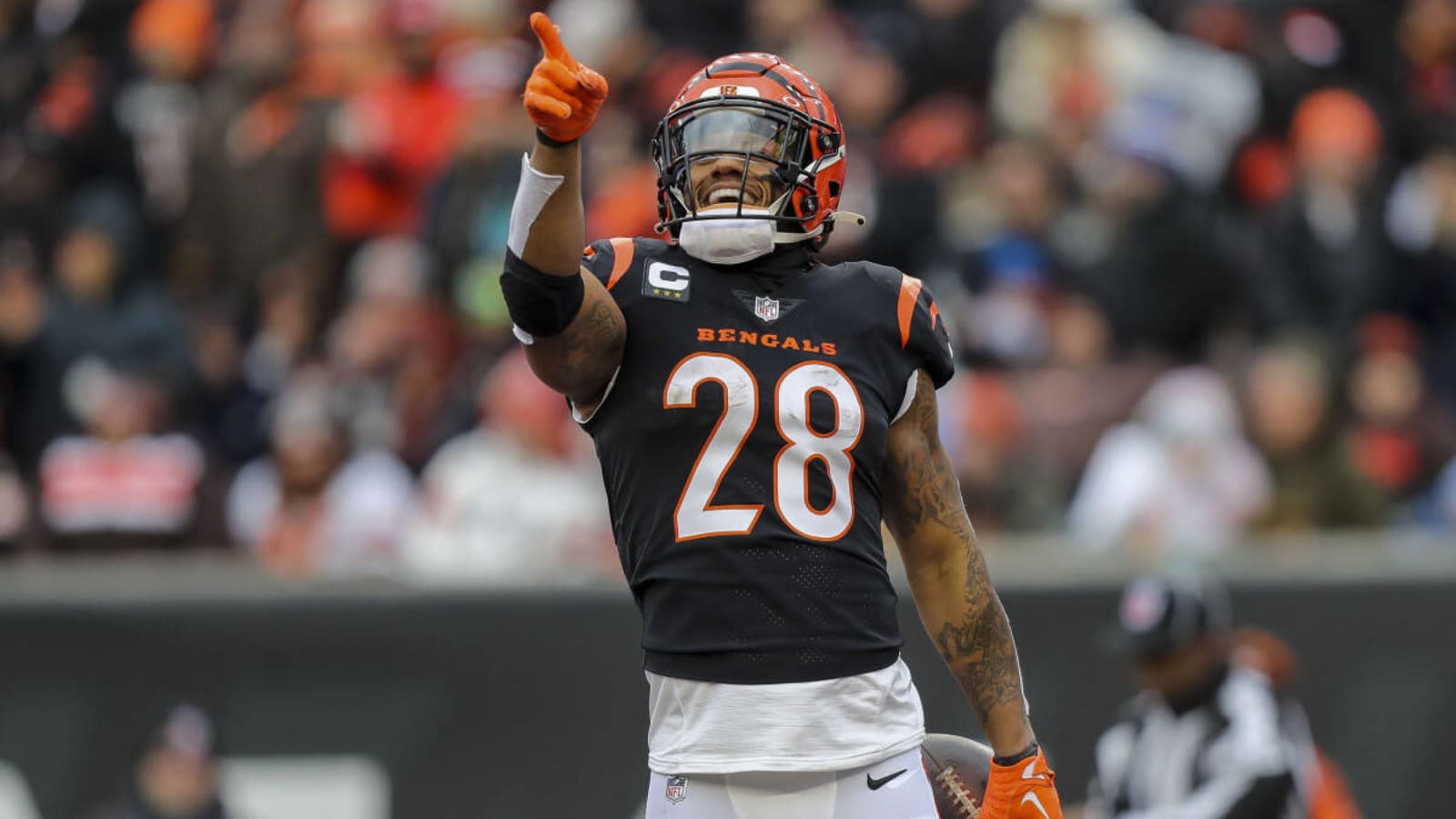 Bengals do right by running back Joe Mixon one final time by finding a trade partner for him