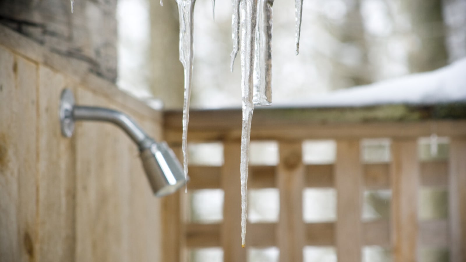 How to Safeguard Your Outdoor Shower Against Winter Temperatures