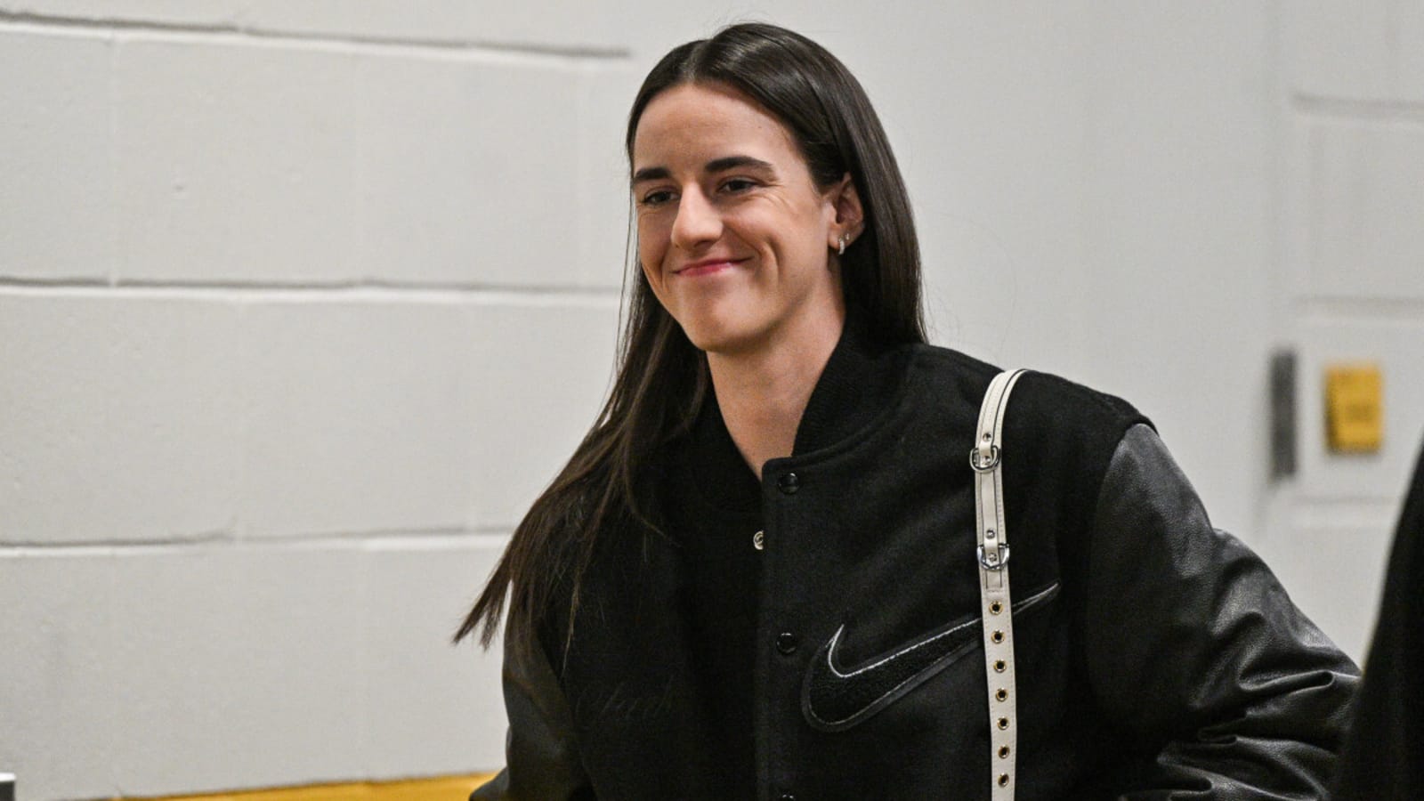 Caitlin Clark&#39;s Strong Point on Geno Auriemma Makes Diana Taurasi, Sue Bird Laugh