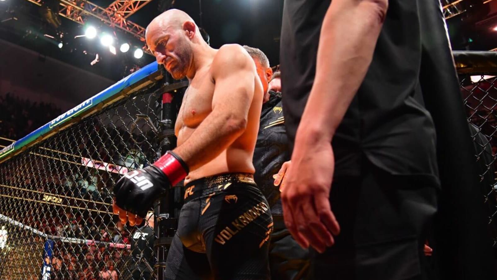 MMA News: UFC Legend Warns Alexander Volkanovski Against Ilia Topuria Rematch
