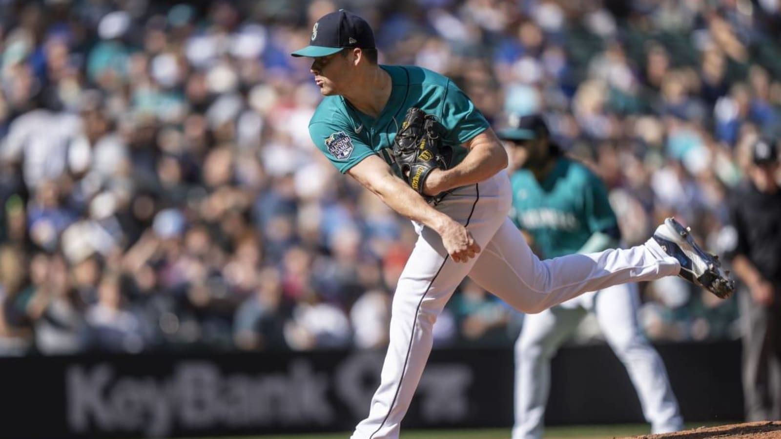 Seattle Mariners Reliever Takes Subtle Shot at Gold Glove Voting on Social Media