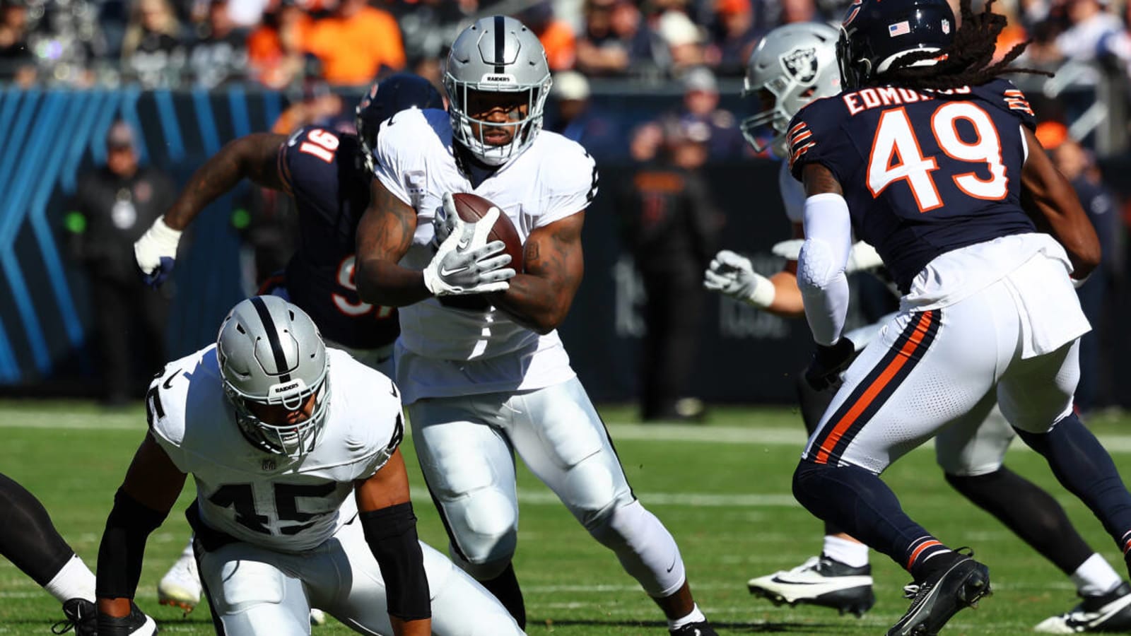 Raiders pending free agent running back Josh Jacobs has mutual interest with Chicago Bears