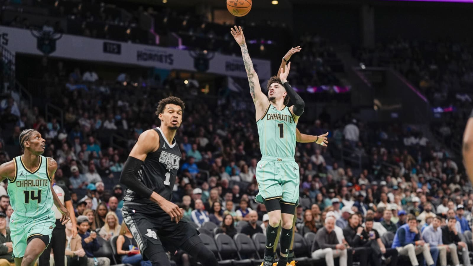 Spurs Get Embarrassed by Hornets in Third Game of Rodeo Road Trip