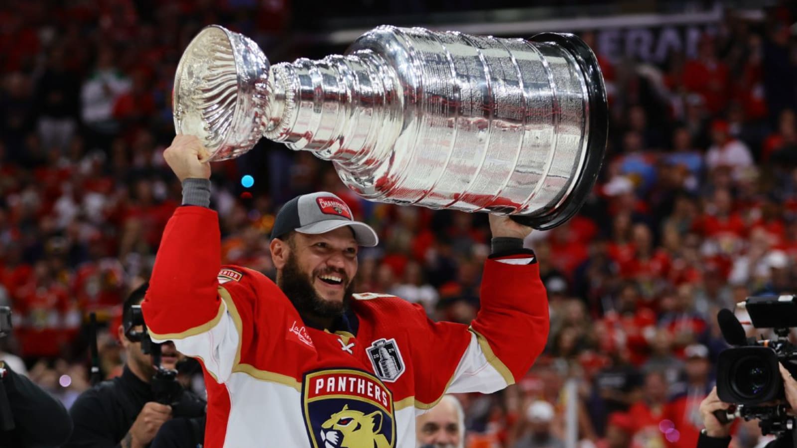 Former NHLer Kyle Okposo joins NHL Players Association staff