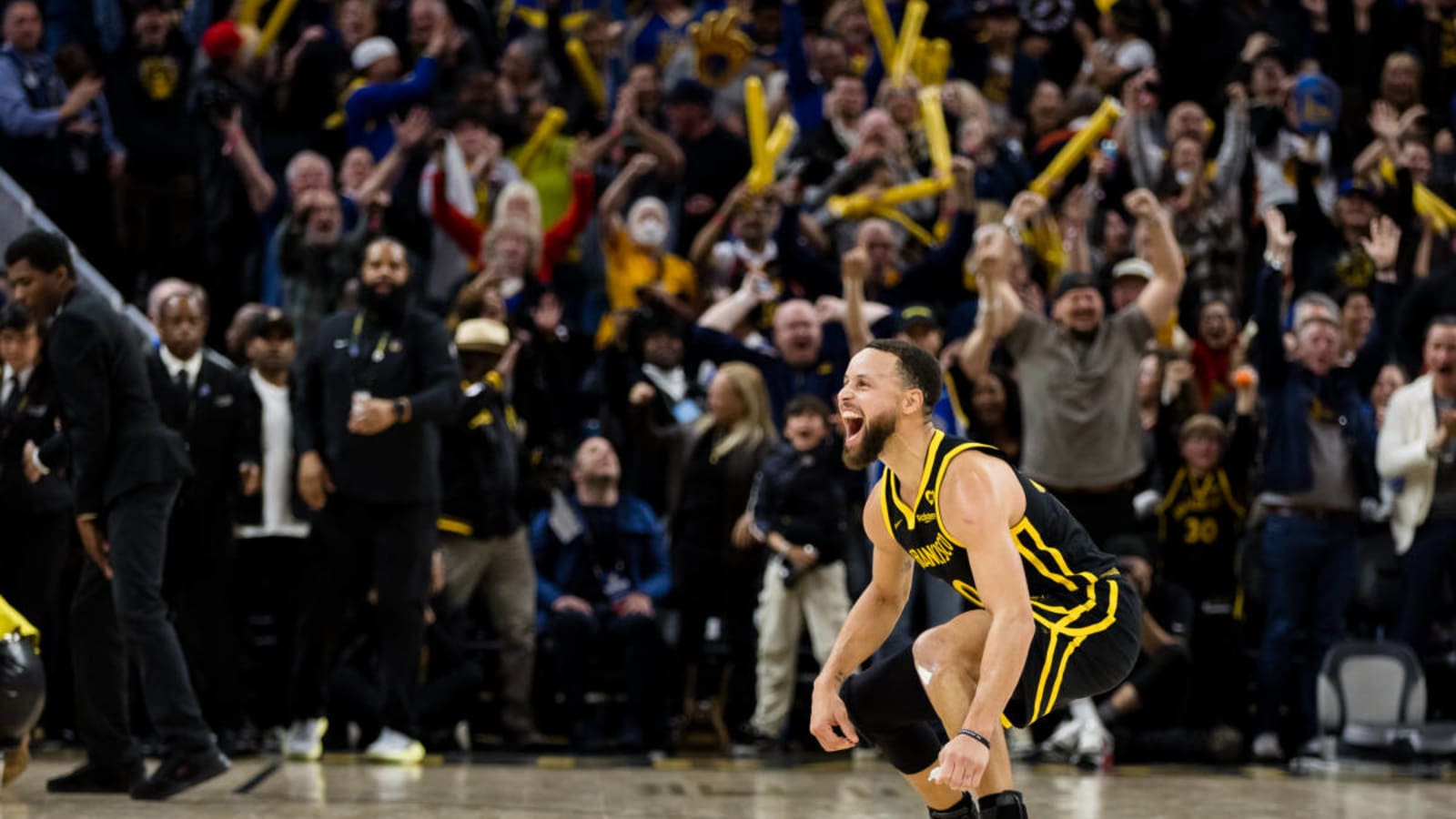 Stephen Curry Puts Suns to Sleep in Curry 4 FloTro &#39;Suit & Tie&#39;