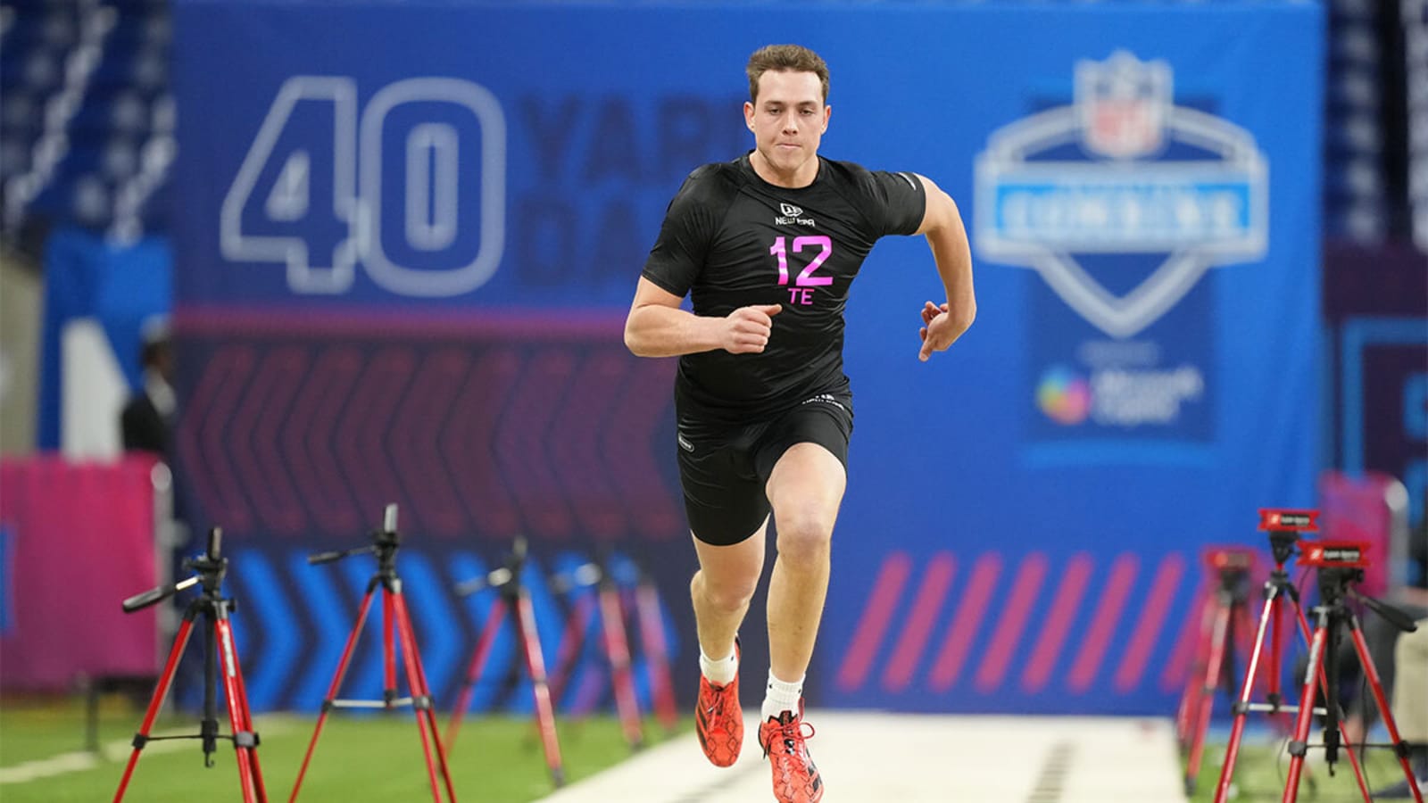 Texas football’s Gunnar Helm reveals nasty injury after underwhelming 40-yard dash