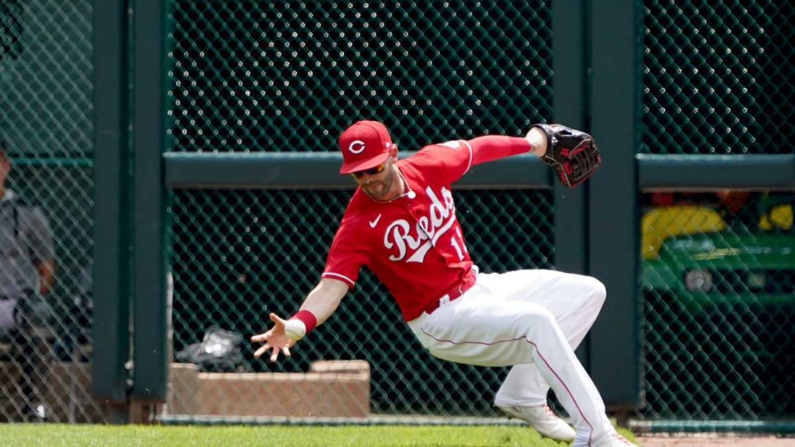 MLB Team Signs Former Outfielder as a Pitcher