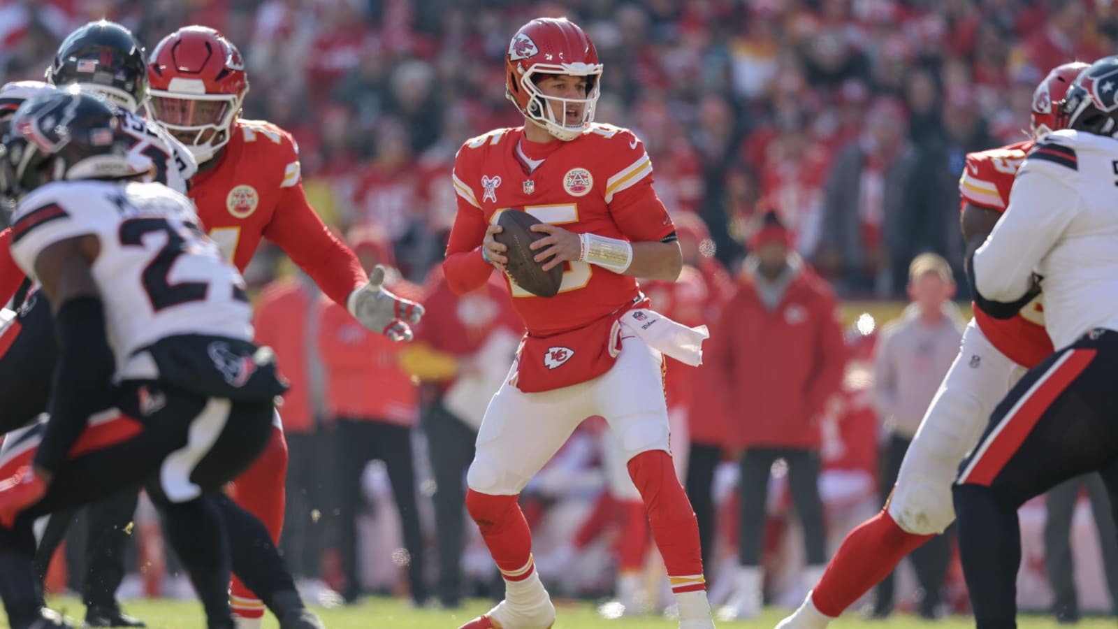 Patrick Mahomes Could Tie Joe Montana&#39;s Impressive Playoff Stat This Weekend