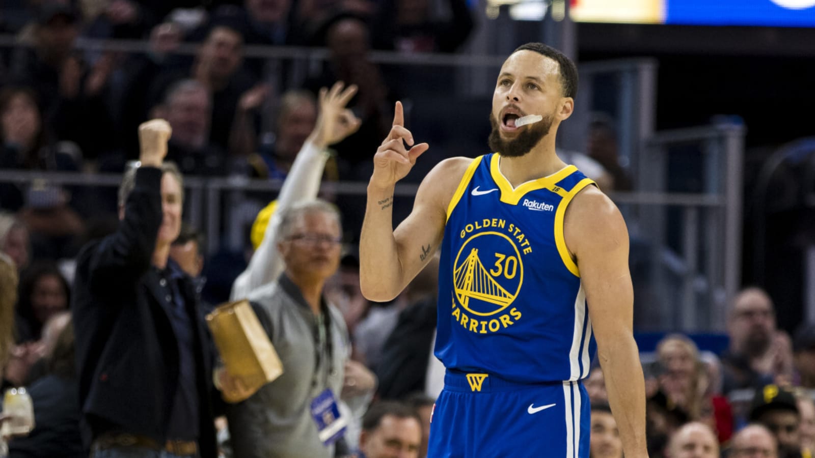 Warriors&#39; Stephen Curry Makes NBA History During Grizzlies Game