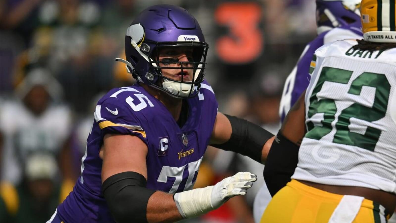 Vikings Lose Offensive Linemen Brian O&#39;Neill, Austin Schlottmann to Injury vs. Packers