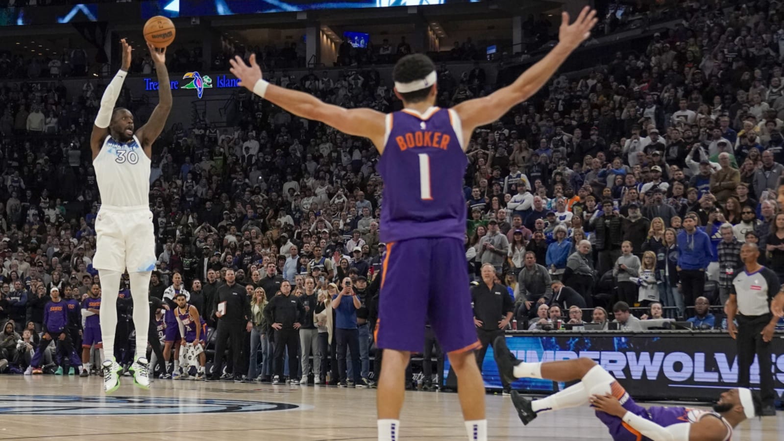 NBA says Julius Randle&#39;s game-winner vs. Suns shouldn&#39;t have counted, refs missed call