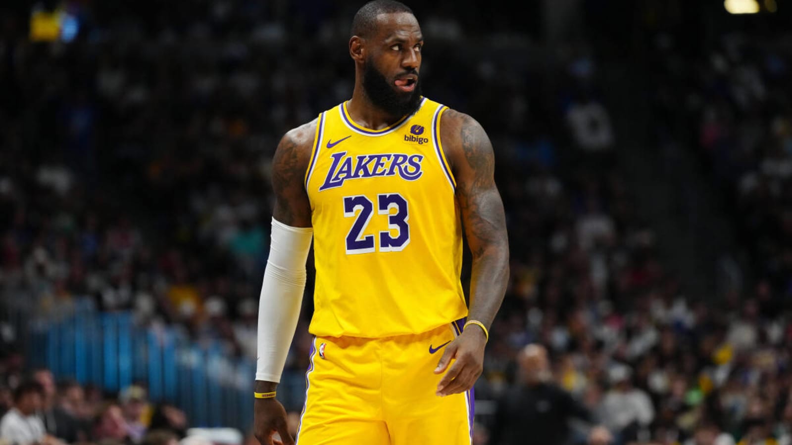 LeBron James Appears To Pop His Dislocated Finger Back Into Place During Nuggets Game