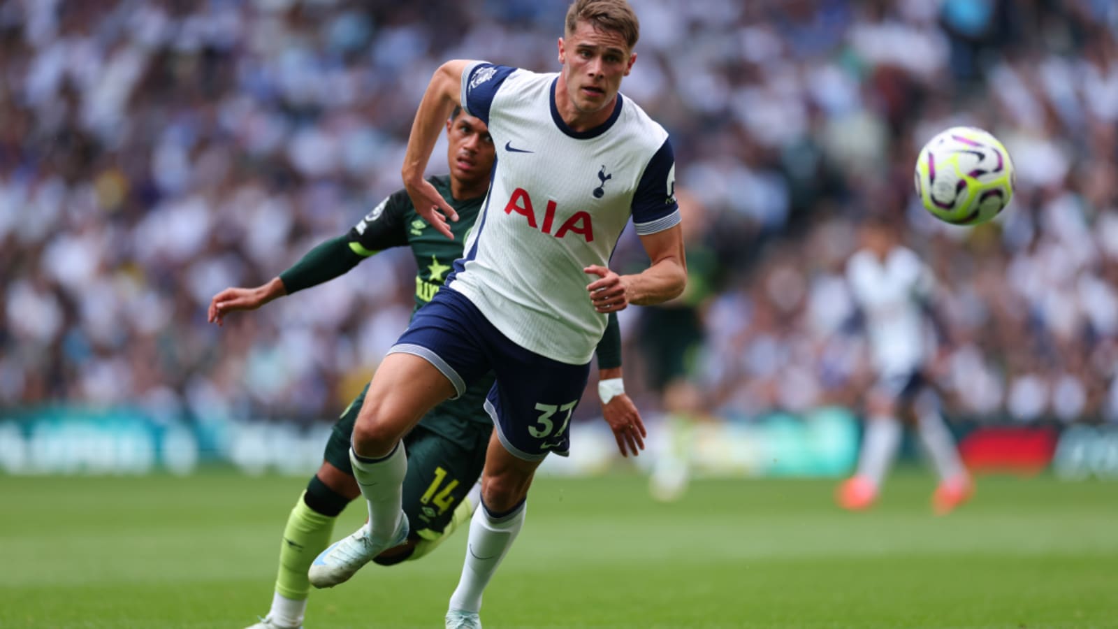 'No chance' – Former Spurs midfielder clashes with pundit regarding Micky van de Ven’s quality