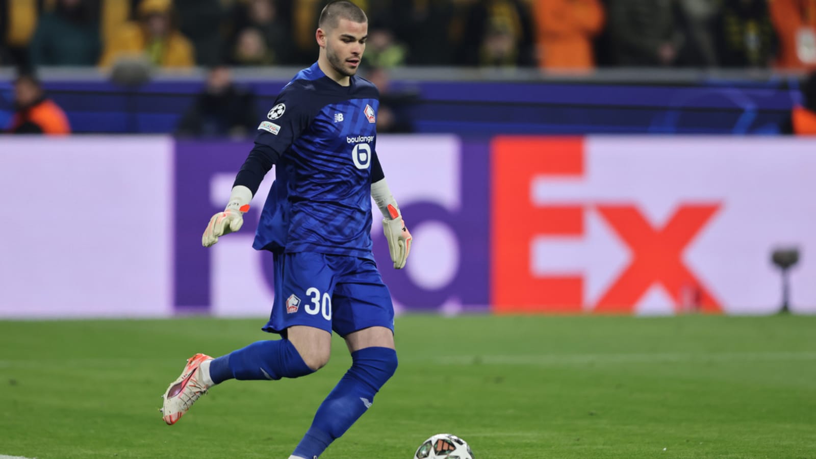 Man Utd presented with ‘golden opportunity’ to replace ‘unpopular’ flop with UCL star