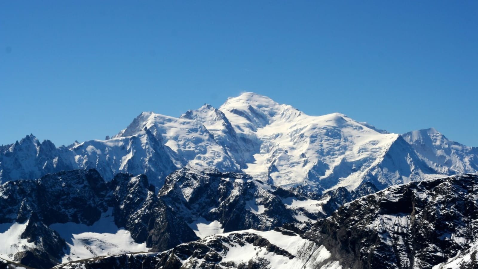 Avalanches Kill Five Skiers in French Alps