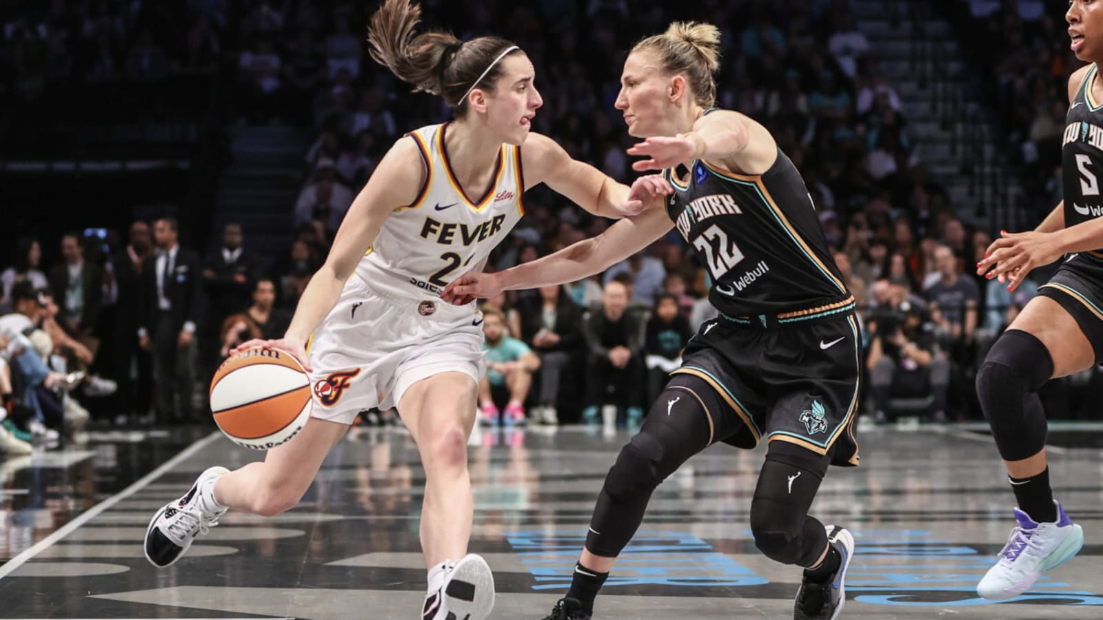 Courtney Vandersloot Makes Change Amid Chicago Sky Report