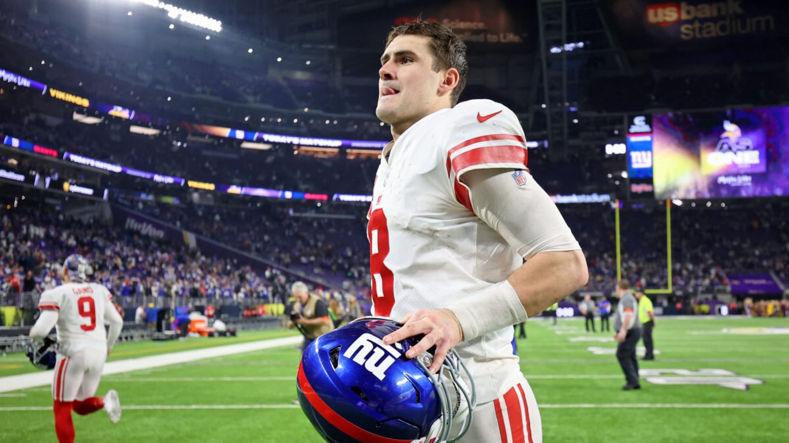 Vikings officially sign Daniel Jones, bring back Murphy, cut 2 from practice squad