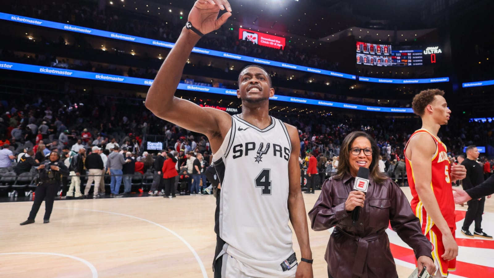 De&#39;Aaron Fox Leads Spurs in First Game vs. Hawks