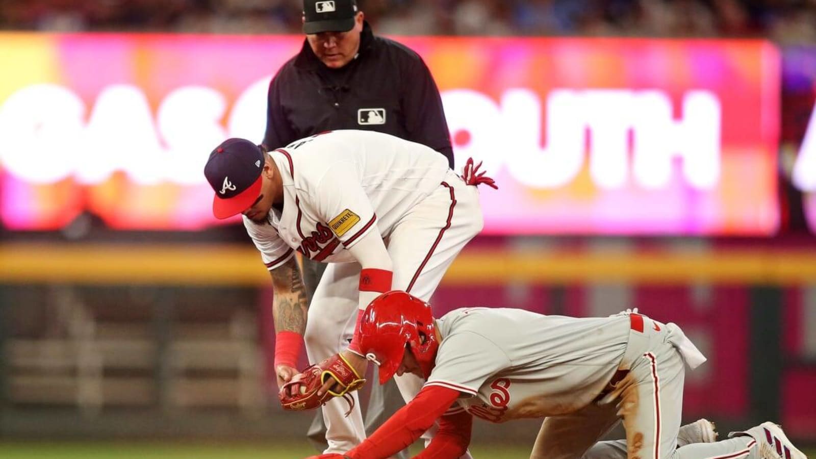 Phillies to wear red Flex Base jerseys