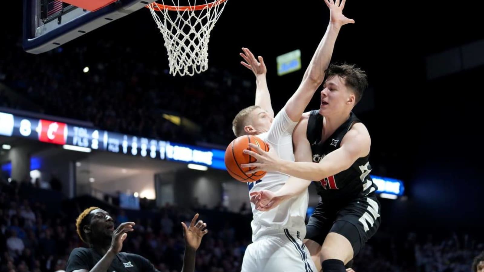 Three Man Weave: Xavier Drops Cincinnati 84-79 in Crosstown Shootout