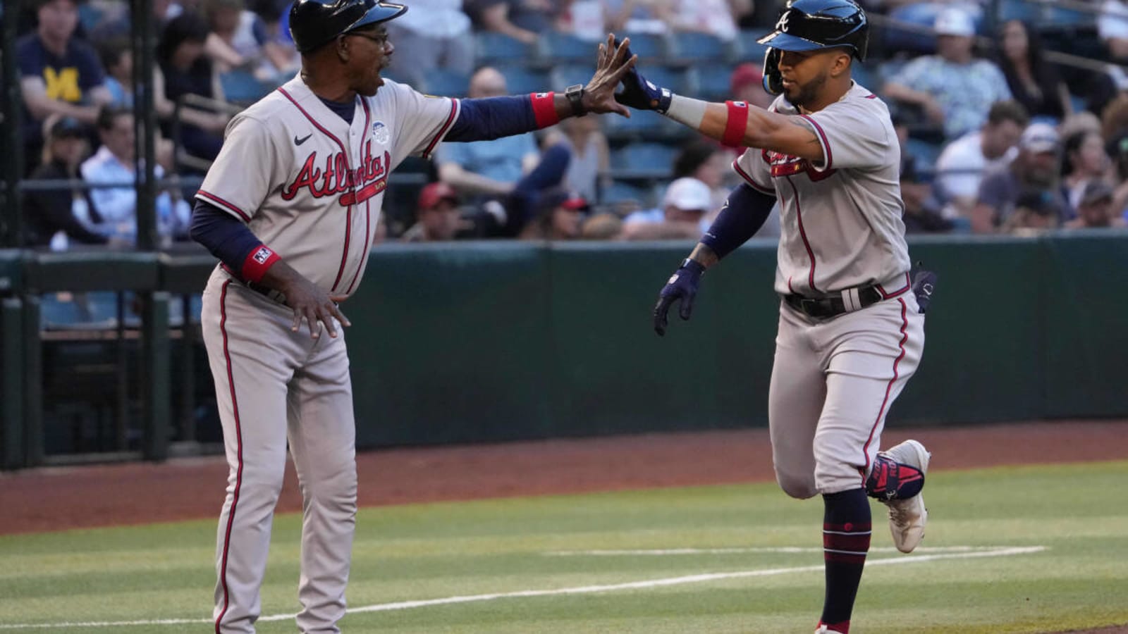 In uniform choice, Atlanta Braves go for the gold on season's