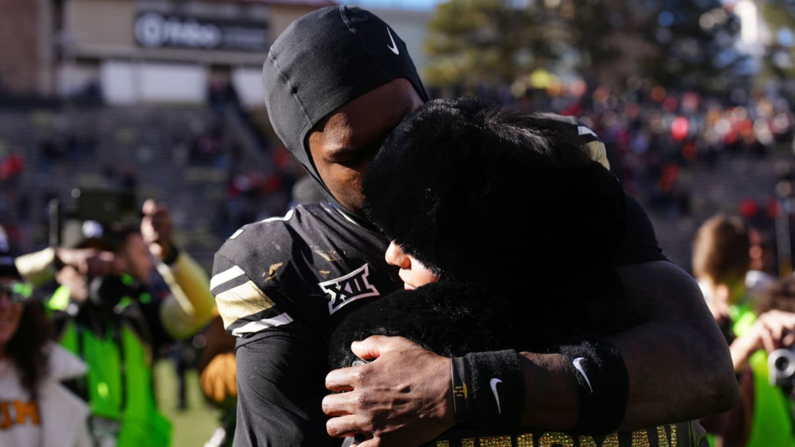 Travis Hunter&#39;s Fiancée Breaks Silence Amid Controversy