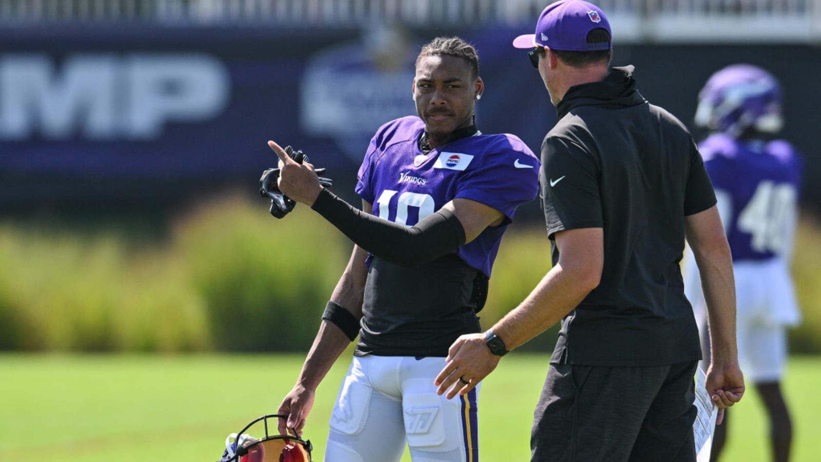 Minnesota Vikings announce 8 captains for 2024 season, honor legendary Purple People Eater