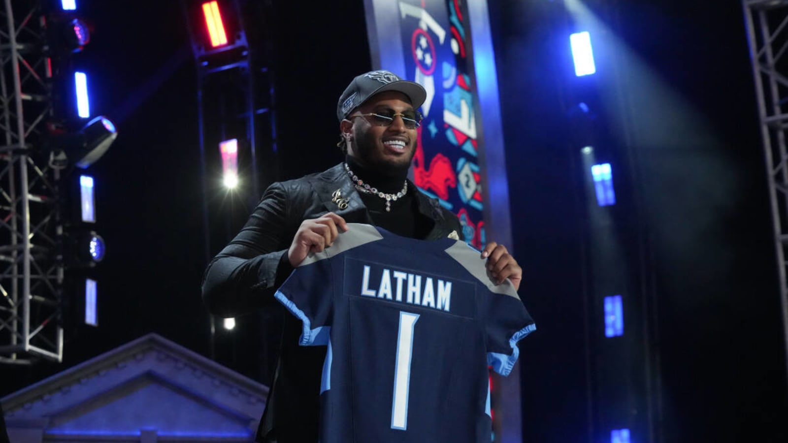 Titans draft Alabama OT JC Latham in gamble at No. 7 overall