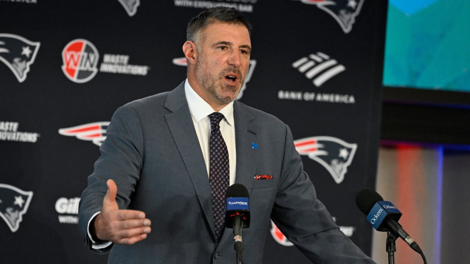 Mike Vrabel Sends Message to Patriots NFL Draft, Free Agent Targets