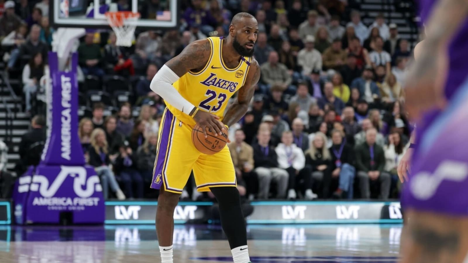 LeBron James Is Currently 0-21 On Clutch Shots After Missing Two 3-Pointers Against Hornets