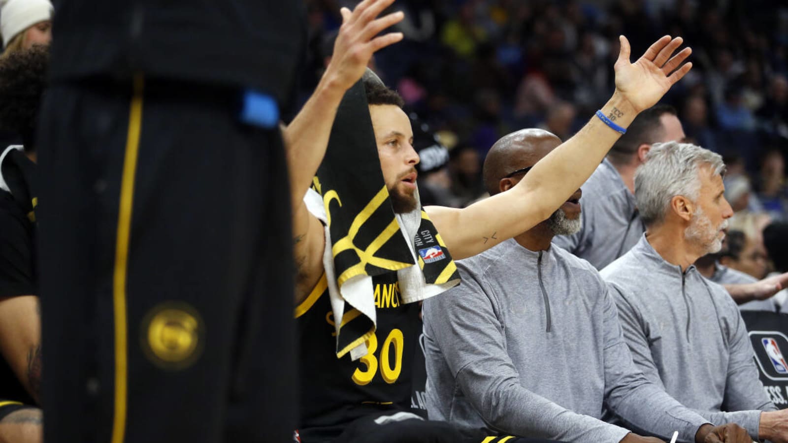 Steph Curry Gives Nod to Kings’ Mike Brown After Warriors’ Foul Trouble