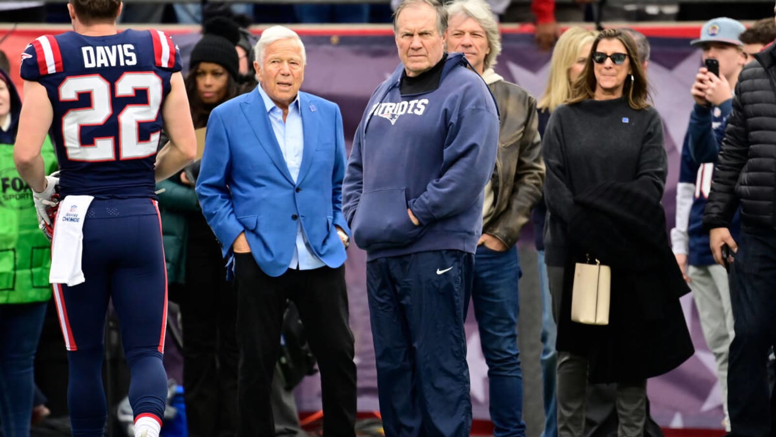 Julian Edelman reveals details from tense interaction between Bill Belichick and Robert Kraft before Tom Brady&#39;s roast