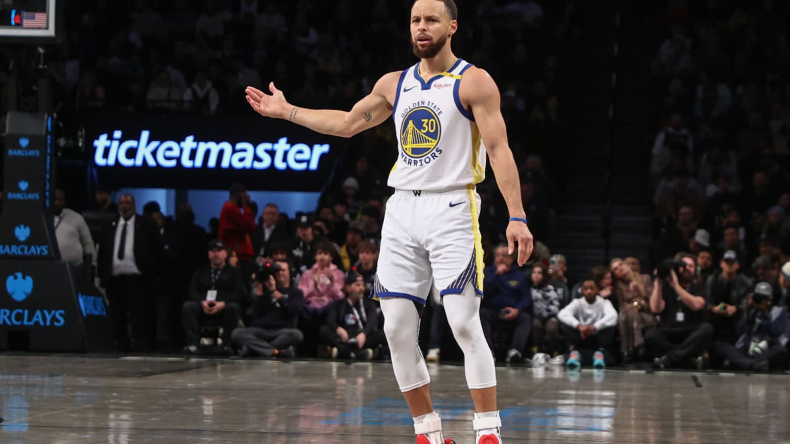 Steph Curry Makes NBA History in Warriors-Nets