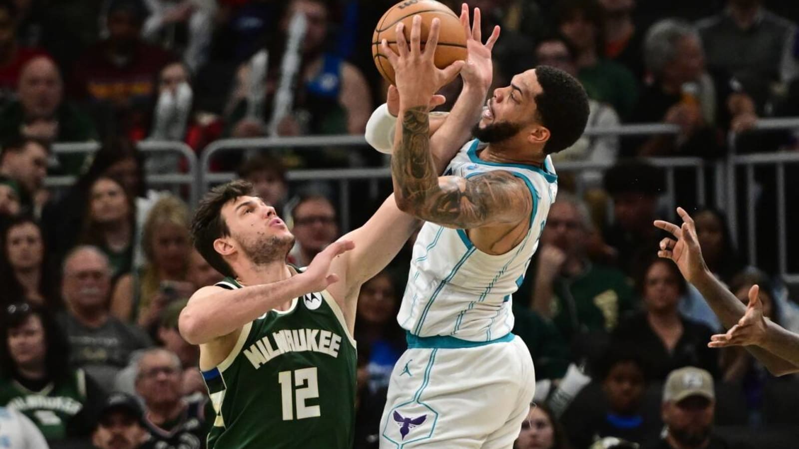 Spread & Over/Under Predictions for Hornets vs. Bucks