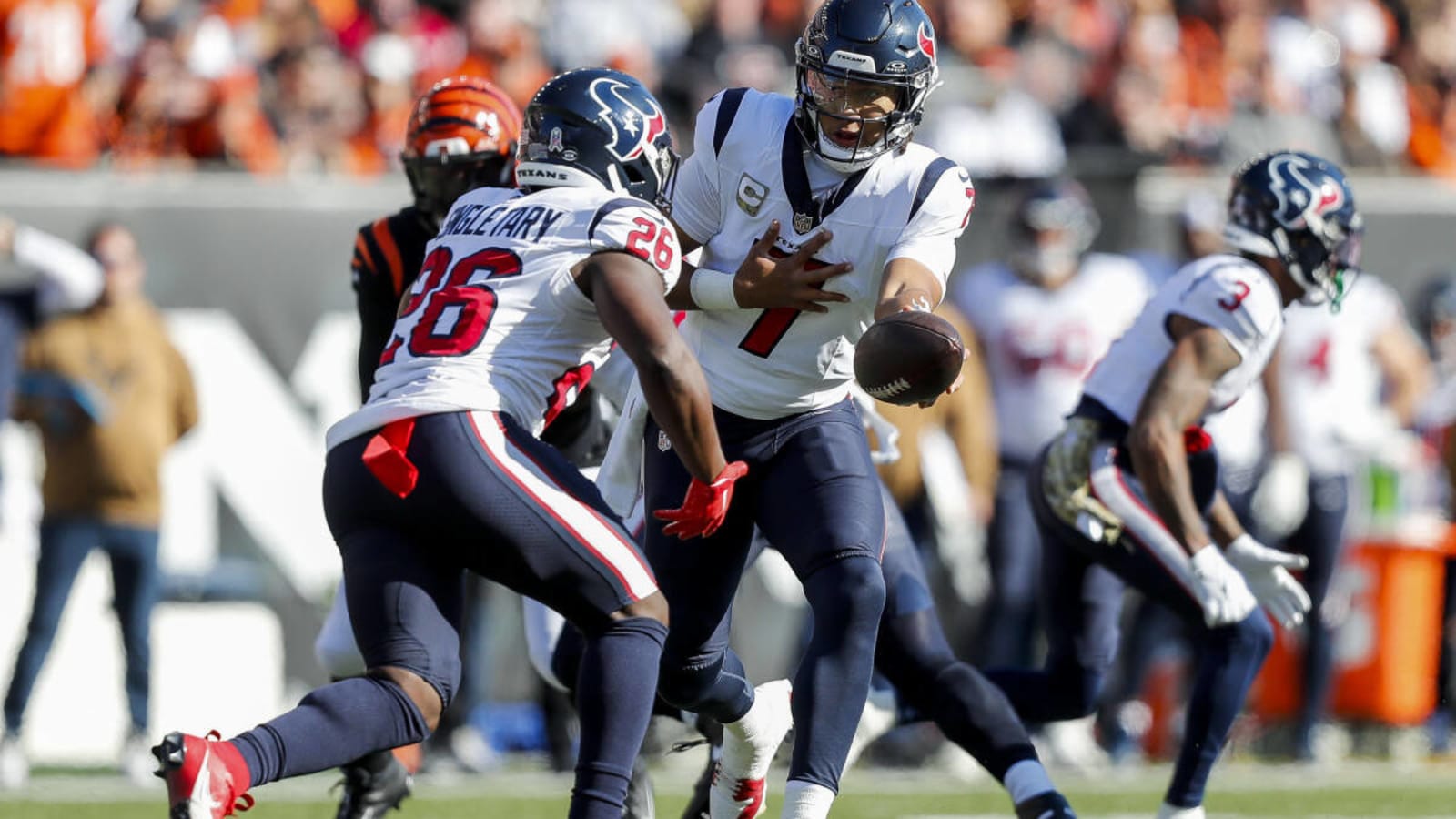 Singletary Becomes Texans&#39; First 100-Yard Rusher in Week 10