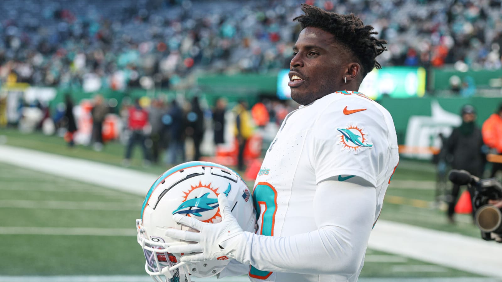 Micah Parsons Calls on Tyreek Hill to Join Cowboys