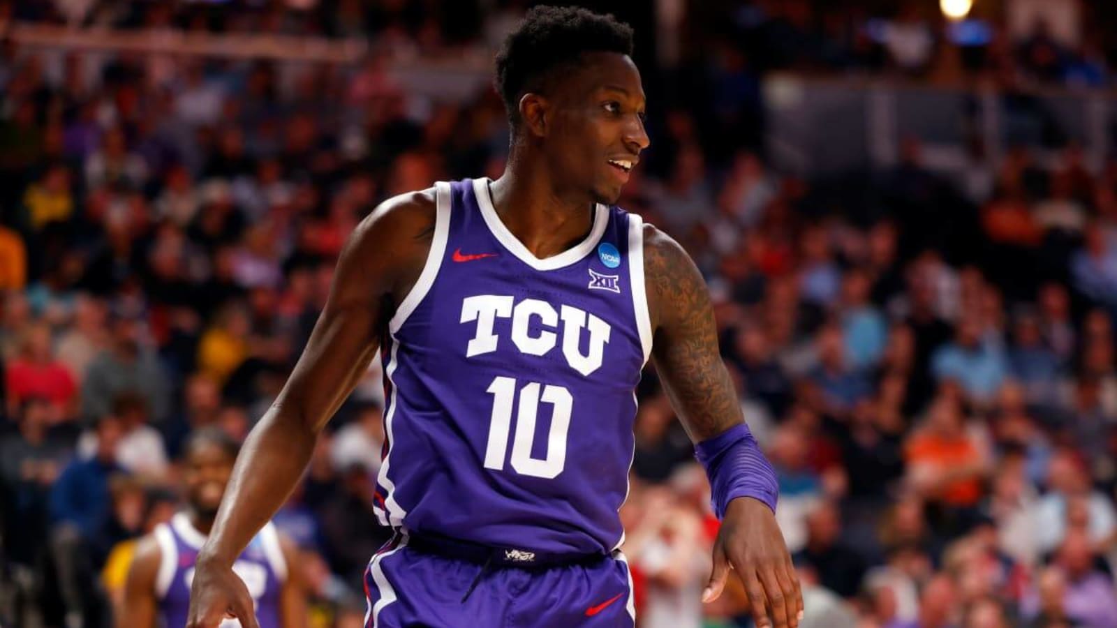 Basketball: Damion Baugh Signs with the Los Angeles Lakers