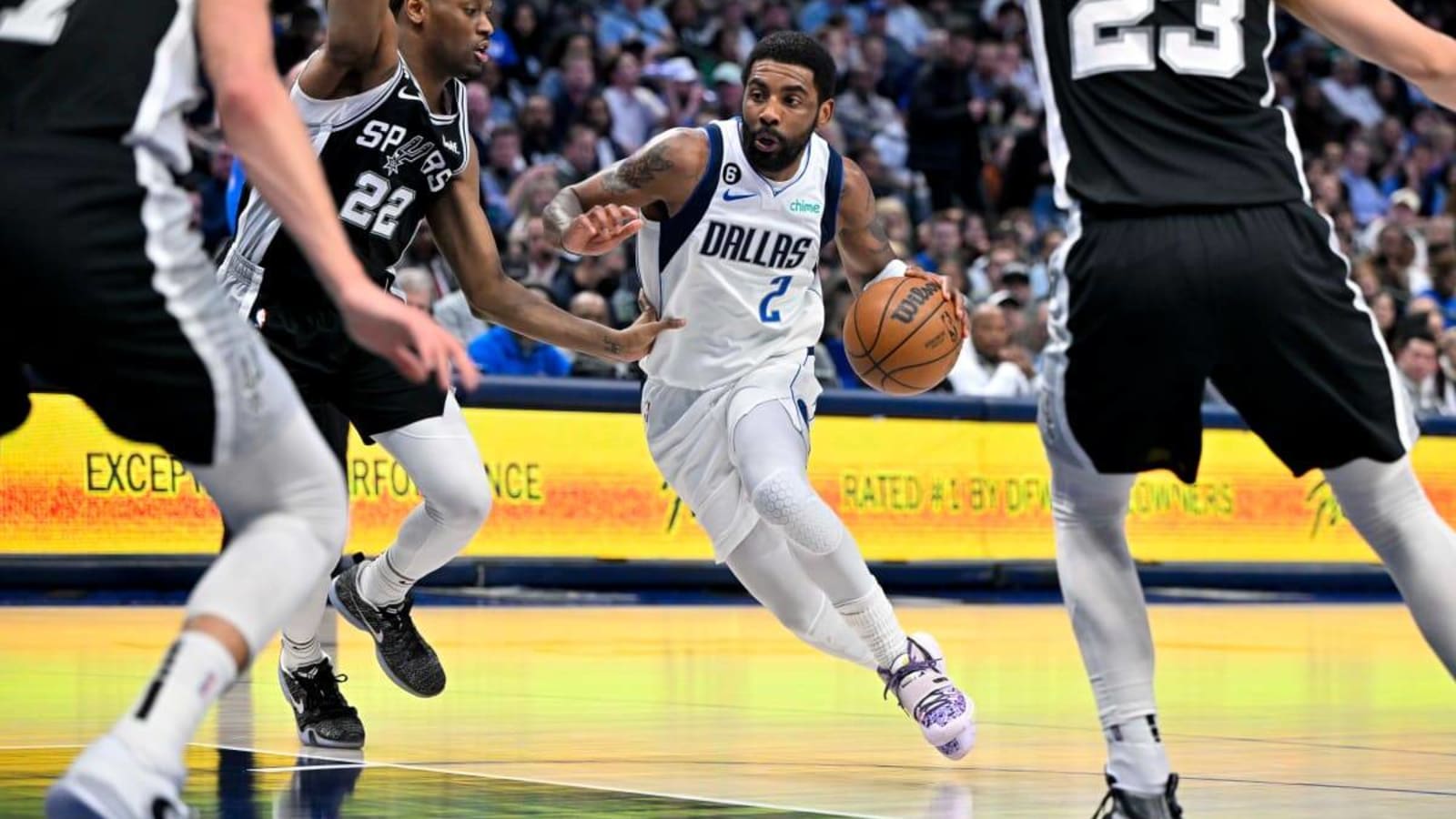 Mavs Sign Kyrie Irving to Major Contract