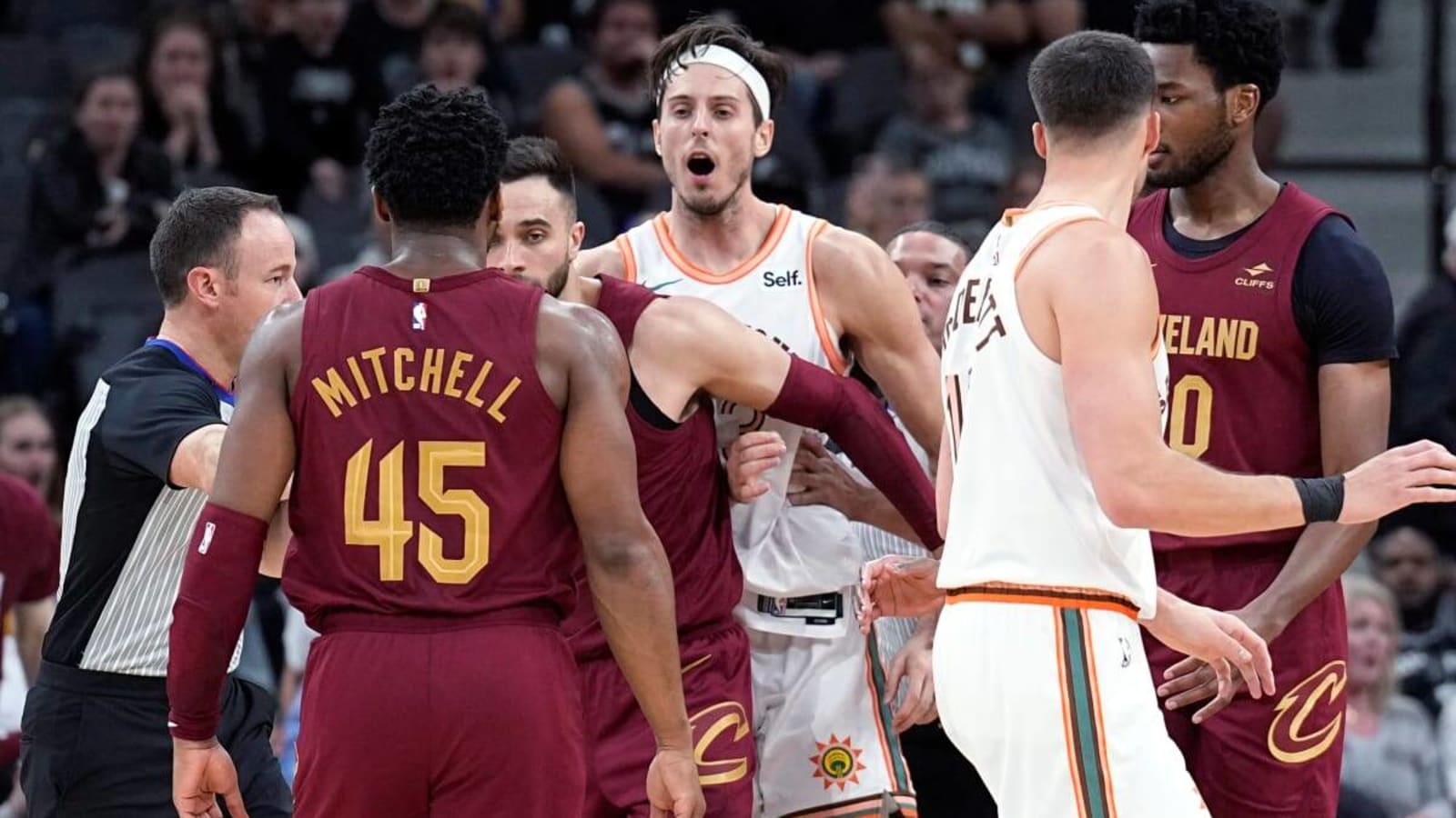 NBA Mock Trade: OKC Thunder Nab Spurs’ Big Man