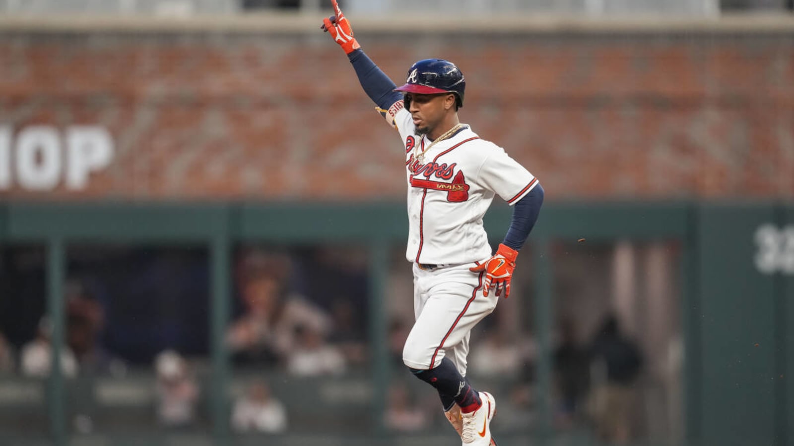 Watch: Ozzie Albies drives in Ronald Acuña Jr to tie the game in the 8th inning