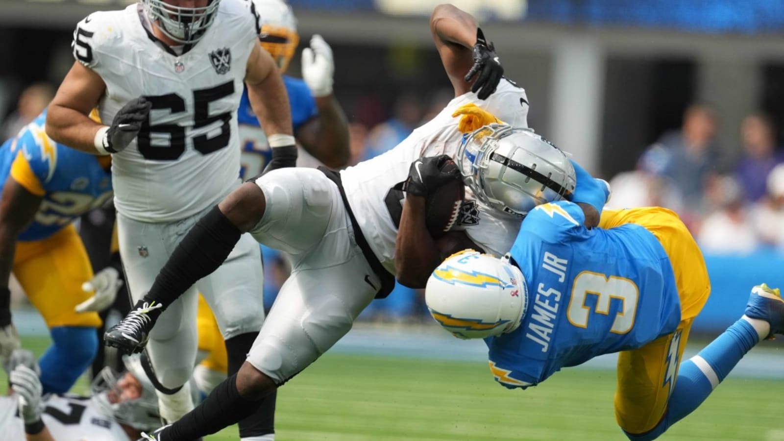 Las Vegas Raiders vs. Los Angeles Chargers Week 18 broadcast map: Will you be able to watch on TV?
